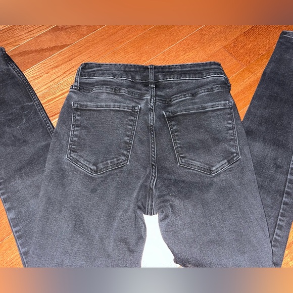 Old navy size 6 - Picture 5 of 5